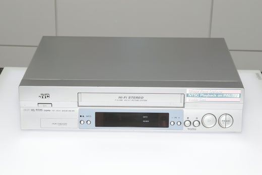 K&auml;ytetty JVC HR-J694, VHS