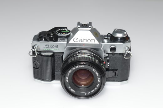 K&auml;ytetty Canon AE-1 Program + 50/1.8