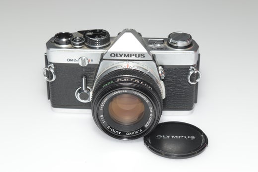 K&auml;ytetty Olympus OM-2n Kit